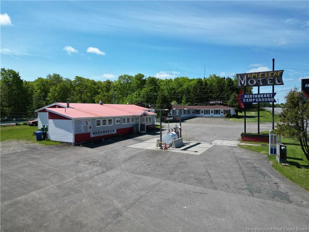 1353 Route 17, Saint-Léonard-Parent