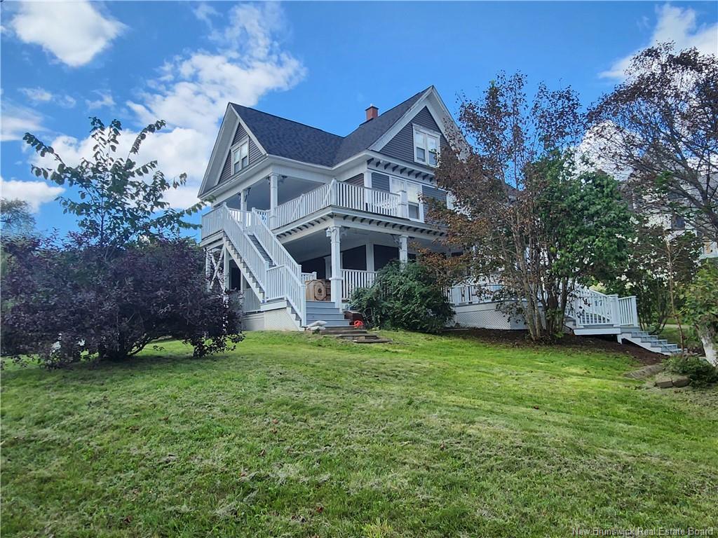 17 Pleasant Street, Hillsborough
